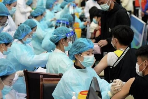 В Китае вакцинированы 85% населения страны
