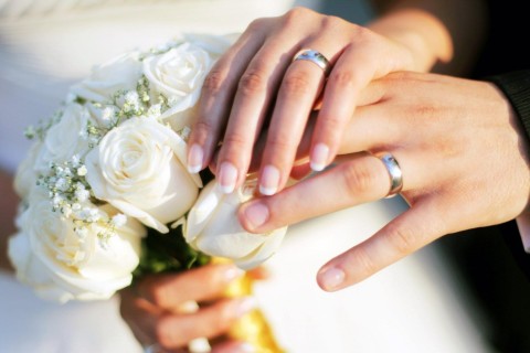 Невеста отменила свадьбу из-за пощечины, а через день вышла замуж за своего родственника
