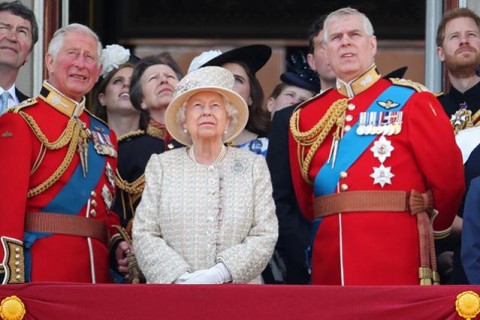 Принц Чарльз настаивает на том, чтобы его обвиненный в изнасиловании брат не появлялся на публике