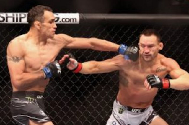 Состязание UFC Vegas: Бой между Рафаэлем Дос Аньос и Рафаэлем Физиевым