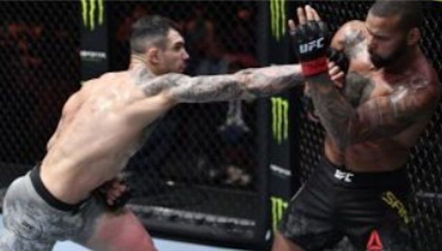 Состязание UFC Vegas: Бой между Рафаэлем Дос Аньос и Рафаэлем Физиевым